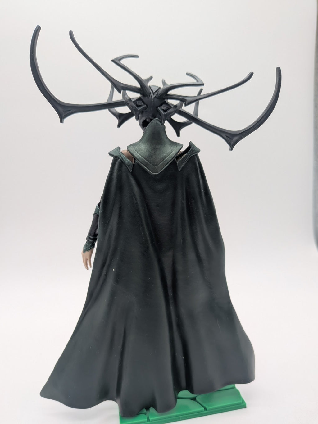 Hasbro 2017 Marvel Legends Hela - Incomplete 