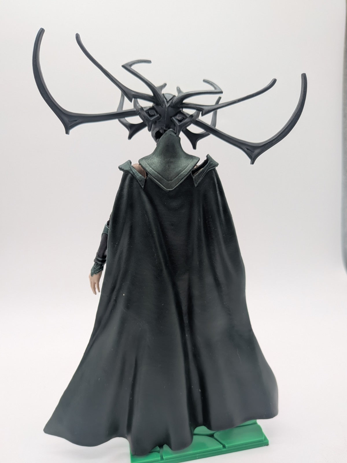 Hasbro 2017 Marvel Legends Hela - Incomplete 