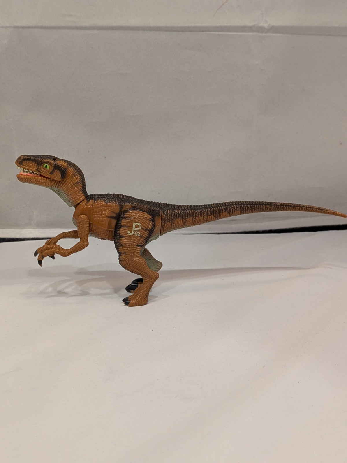 Kenner 1993 Jurassic Park Velociraptor JP03  Biting Action Figure
