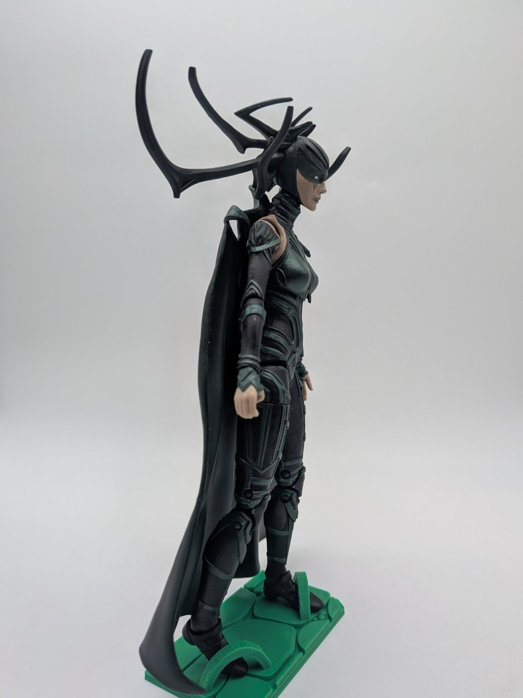 Hasbro 2017 Marvel Legends Hela - Incomplete 