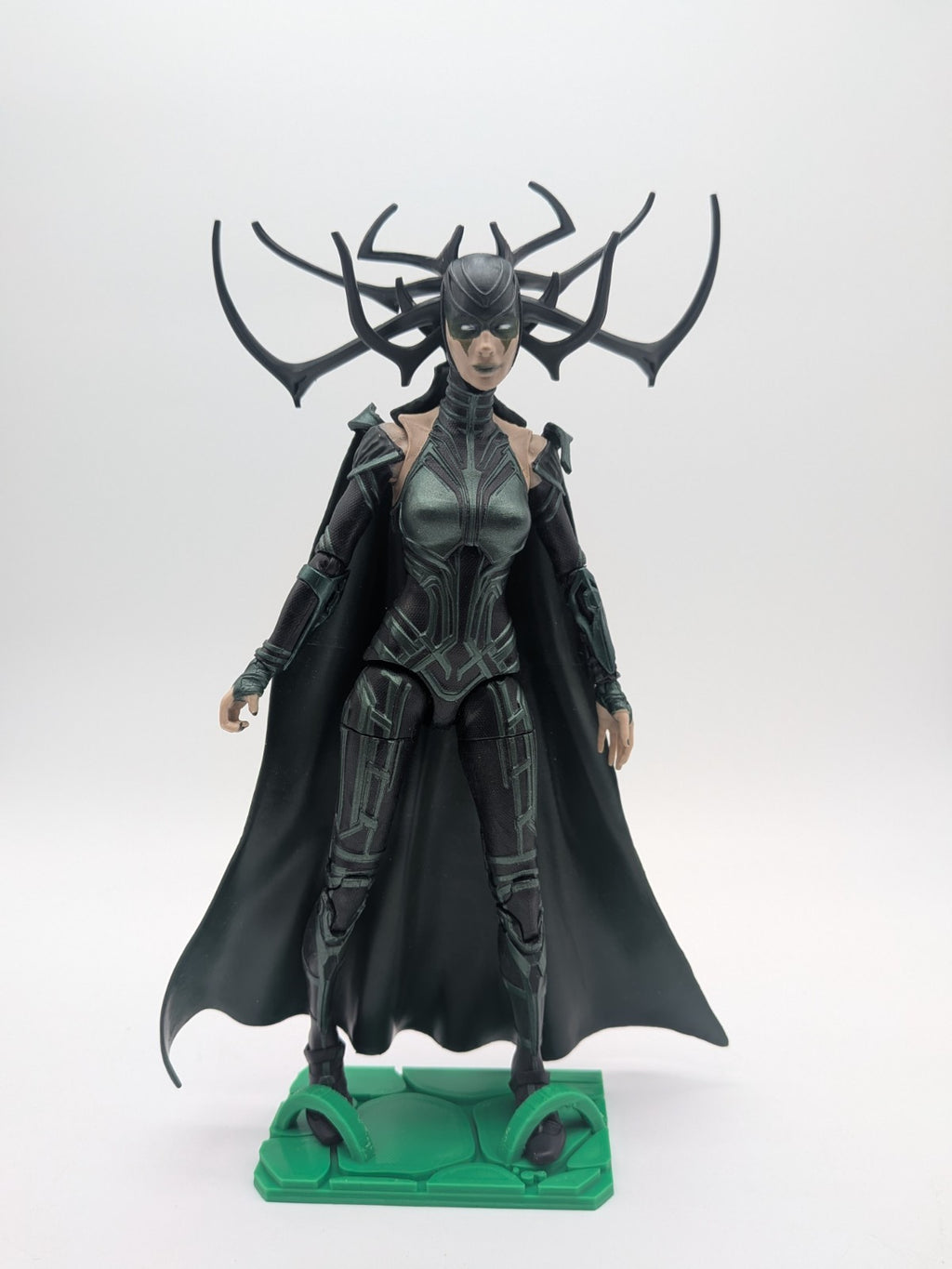Hasbro 2017 Marvel Legends Hela - Incomplete 
