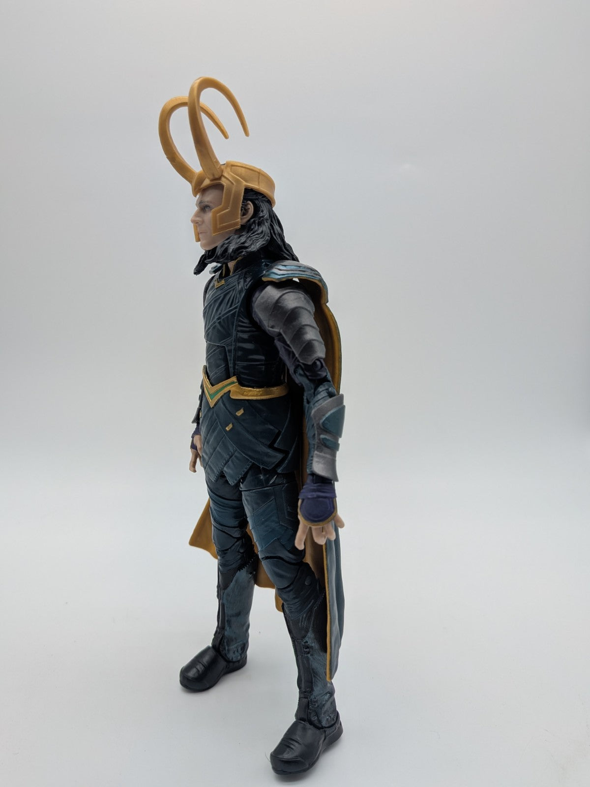 Hasbro 2017 Marvel Legends Loki - Incomplete 