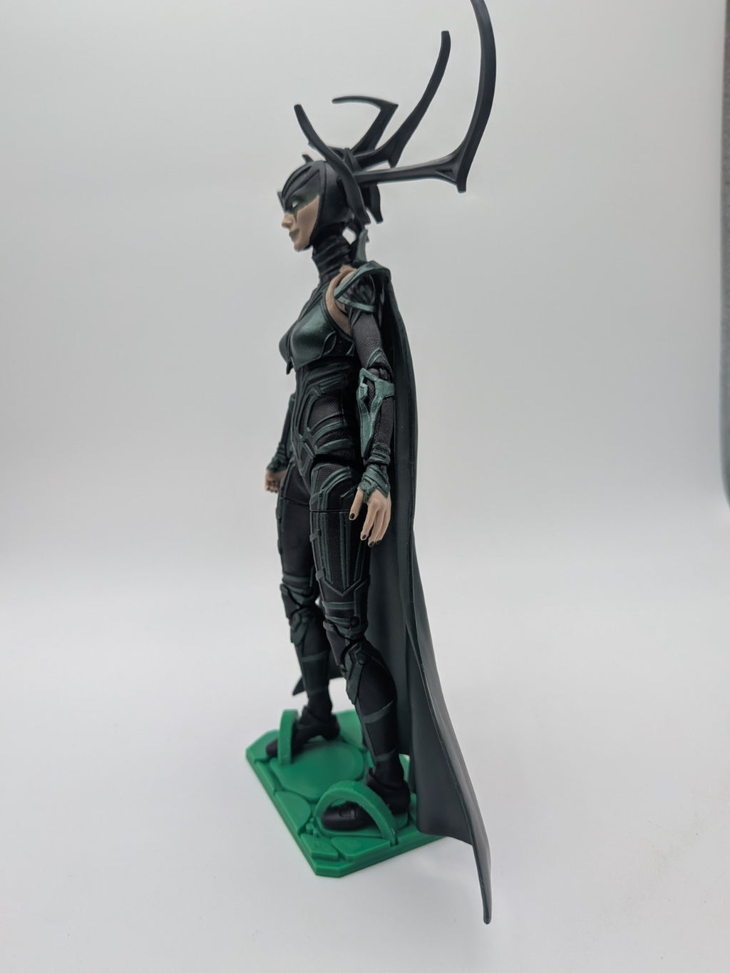 Hasbro 2017 Marvel Legends Hela - Incomplete 