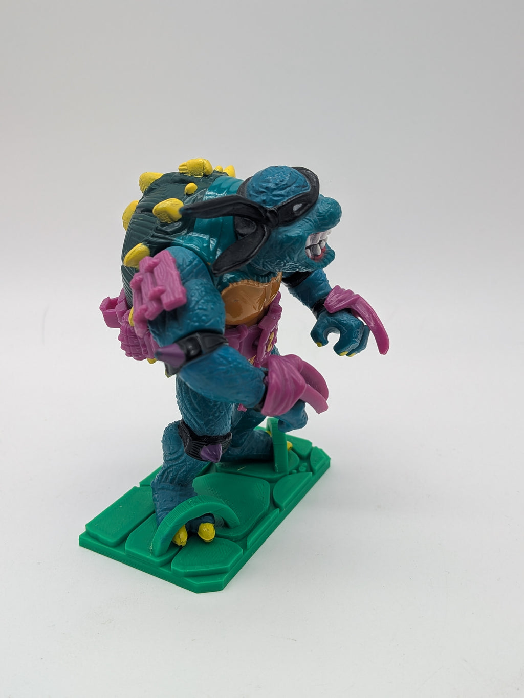 Playmates 1990 Teenage Mutant Ninja Turtles Slash Purple Belt Yellow "S" Complete