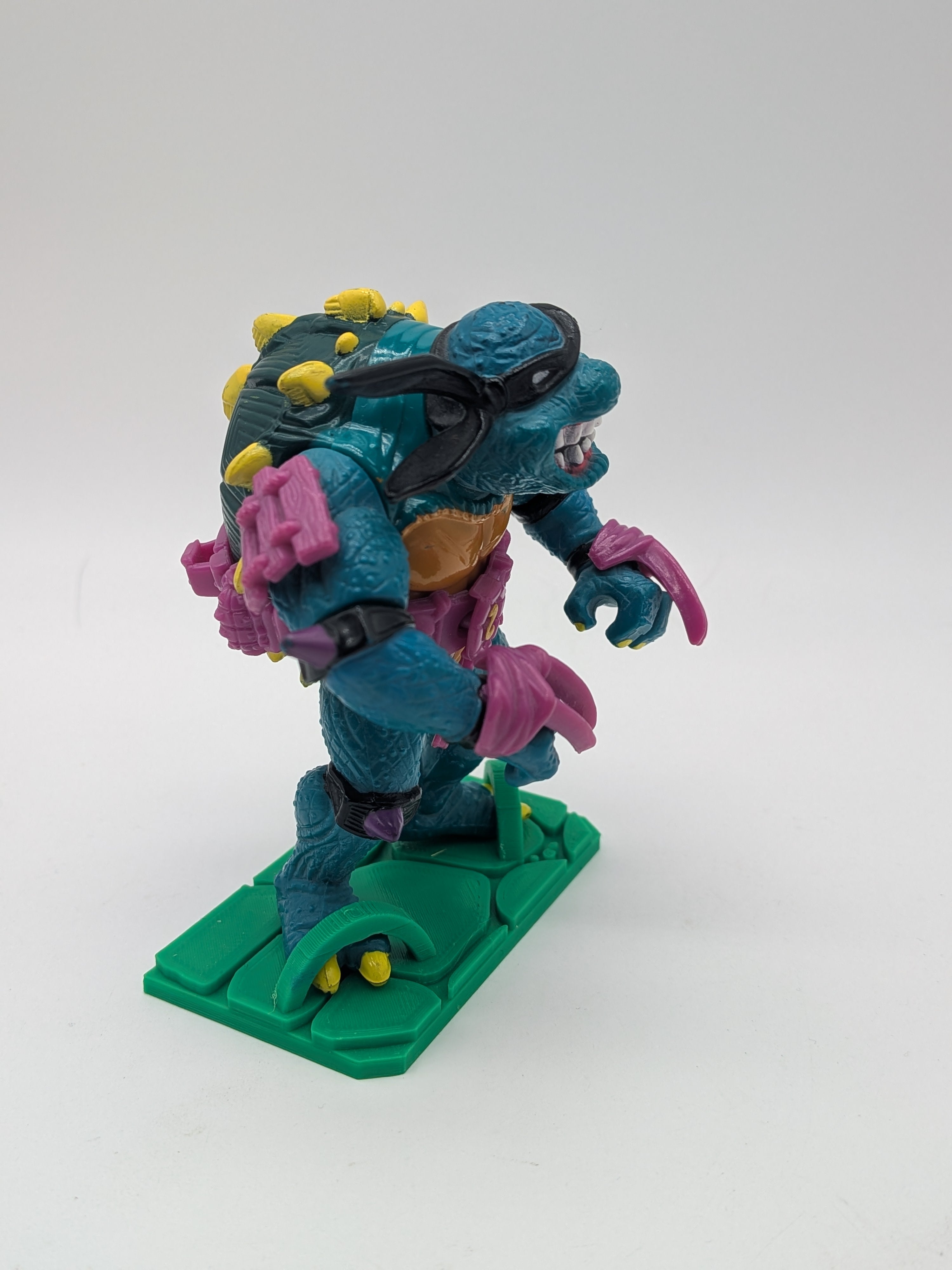 Playmates 1990 Teenage Mutant Ninja Turtles Slash Purple Belt Yellow "S" Complete