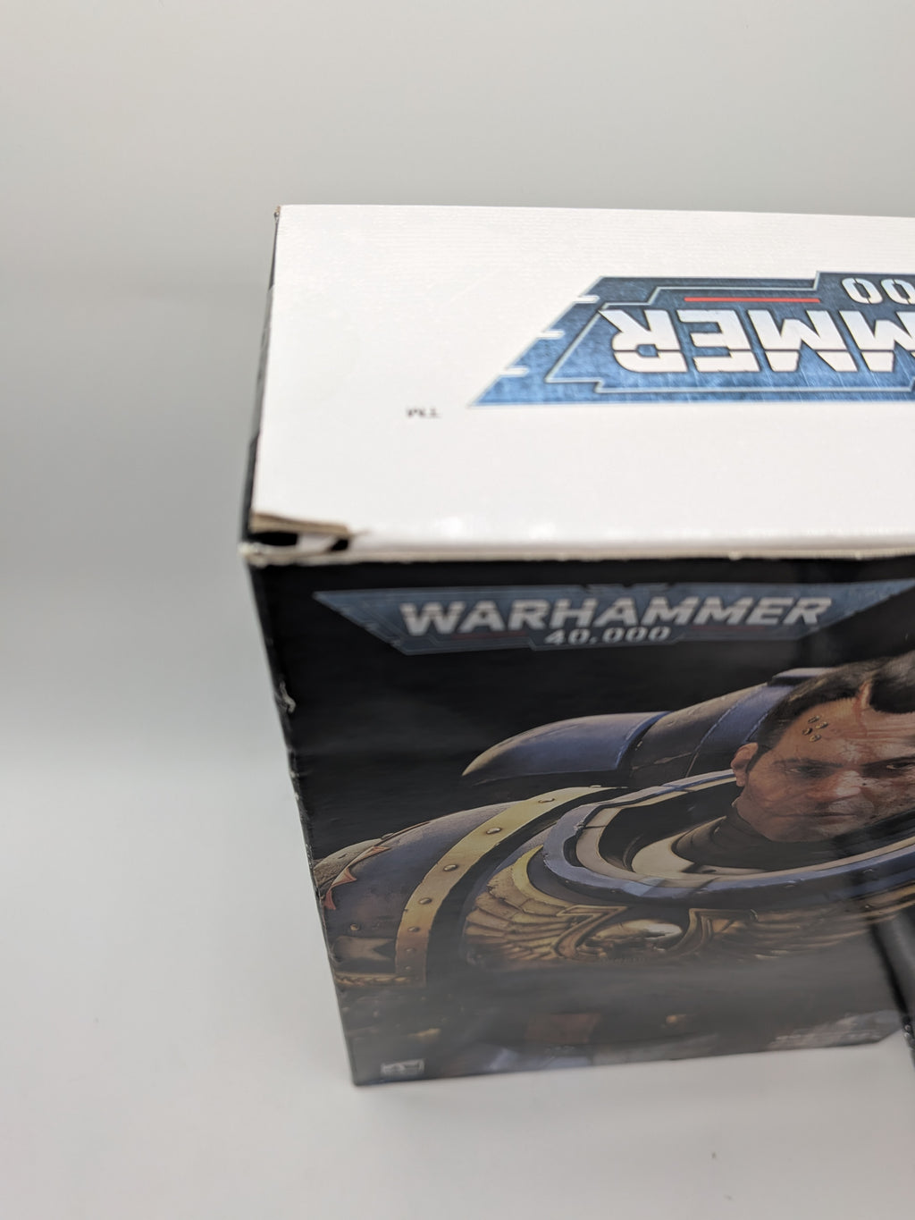 McFarlane Toys 2024 Warhammer 40,000 Ultramarines Lieutenant Titus (Platinum Edition)