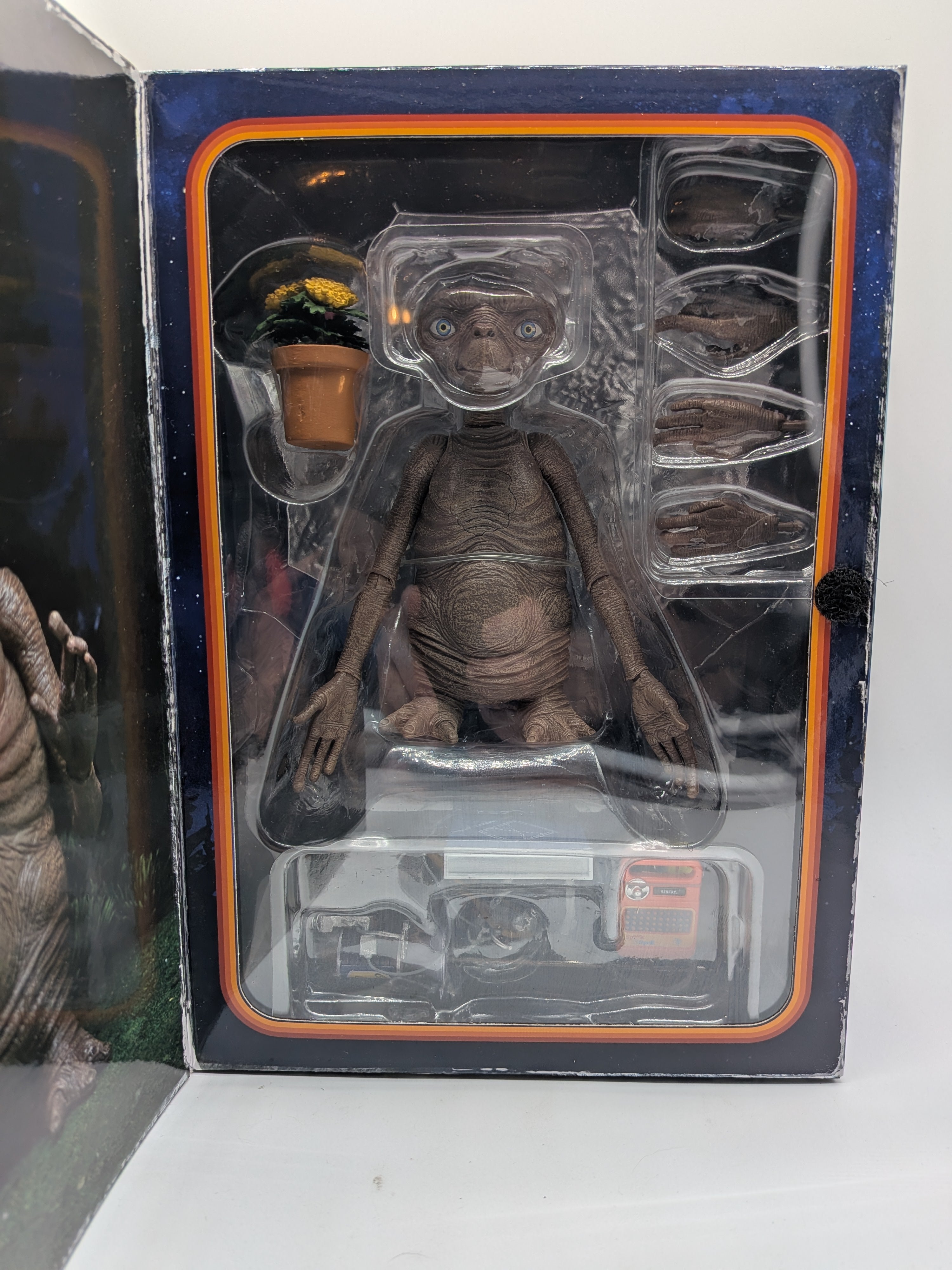 NECA 2022 E.T. The Extra-Terrestrial Deluxe Ultimate E.T. 40th Anniversary